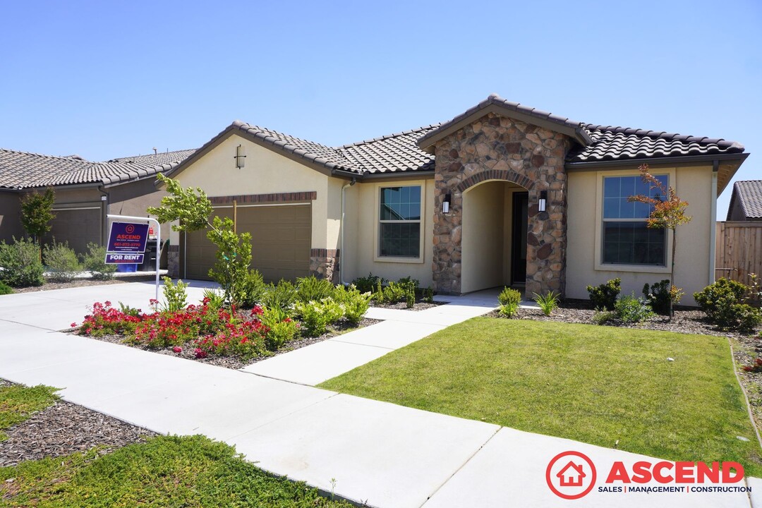 9215 Blossom Crk Dr in Shafter, CA - Foto de edificio