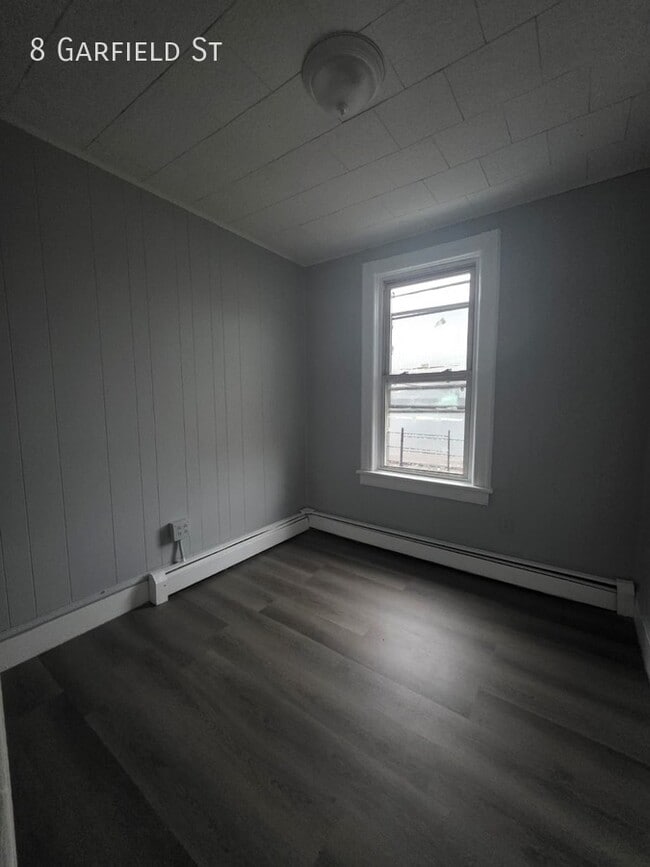 8 Garfield St in Yonkers, NY - Building Photo - Building Photo