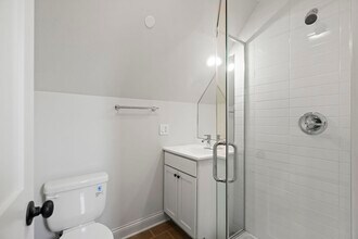 3124 N California Ave, Unit 2F in Chicago, IL - Building Photo - Building Photo