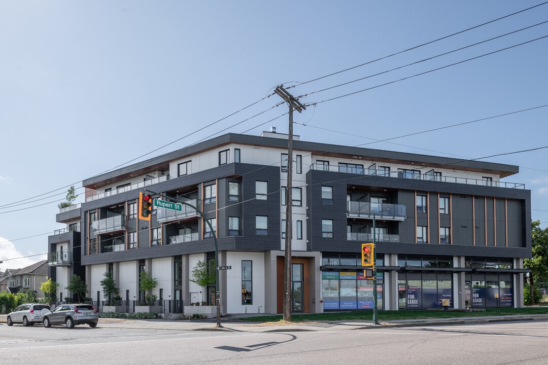 Nell’s Place in Vancouver, BC - Building Photo