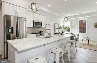 838 Varnum St NW, Unit 2 in Washington, DC - Foto de edificio - Building Photo