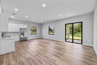 623 Franklin in Lehigh Acres, FL - Building Photo - Building Photo