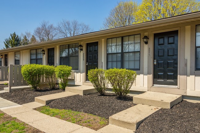 Montrose Square in Columbus, OH - Foto de edificio - Building Photo