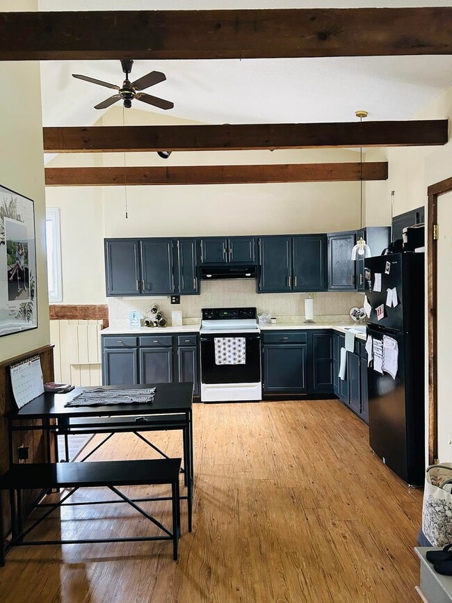 142 NH Route 25, Unit 1 in Meredith, NH - Foto de edificio - Building Photo