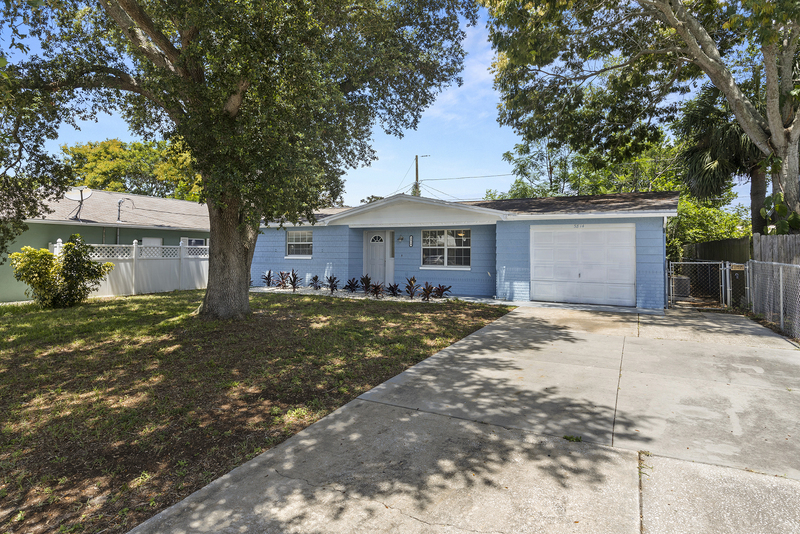 3814 Carron St in New Port Richey, FL - Building Photo