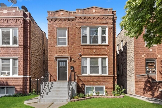 property at 2246 N Leamington Ave