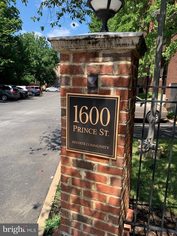 1600 Prince St in Alexandria, VA - Building Photo - Building Photo