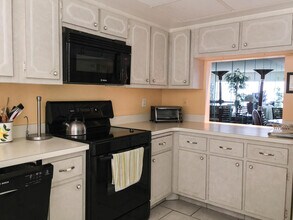 60 Yacht Club Dr-Unit -402 in North Palm Beach, FL - Building Photo - Building Photo