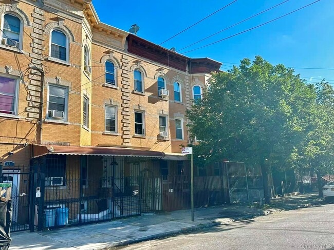 501 Ridgewood Ave in Brooklyn, NY - Building Photo - Building Photo