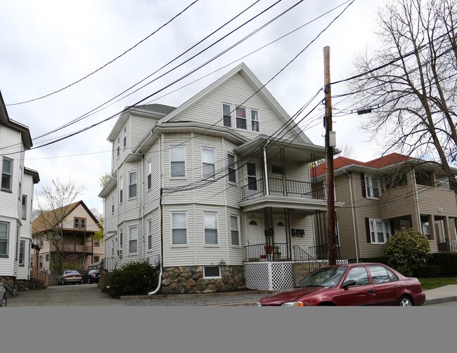 368 Crescent St in Waltham, MA - Building Photo - Building Photo