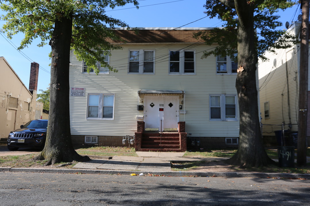 1212 Frank St in Roselle, NJ - Building Photo