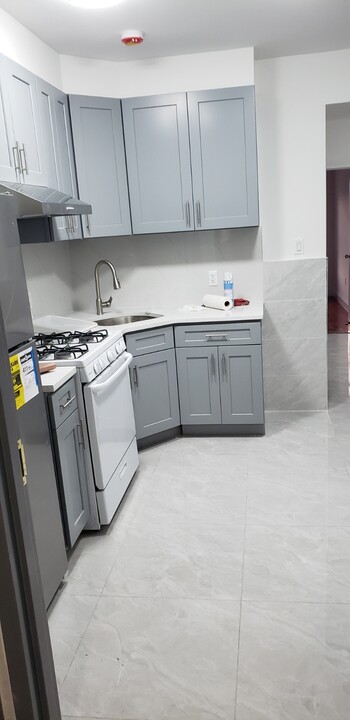 8008 16th Ave, Unit 1F in Brooklyn, NY - Foto de edificio