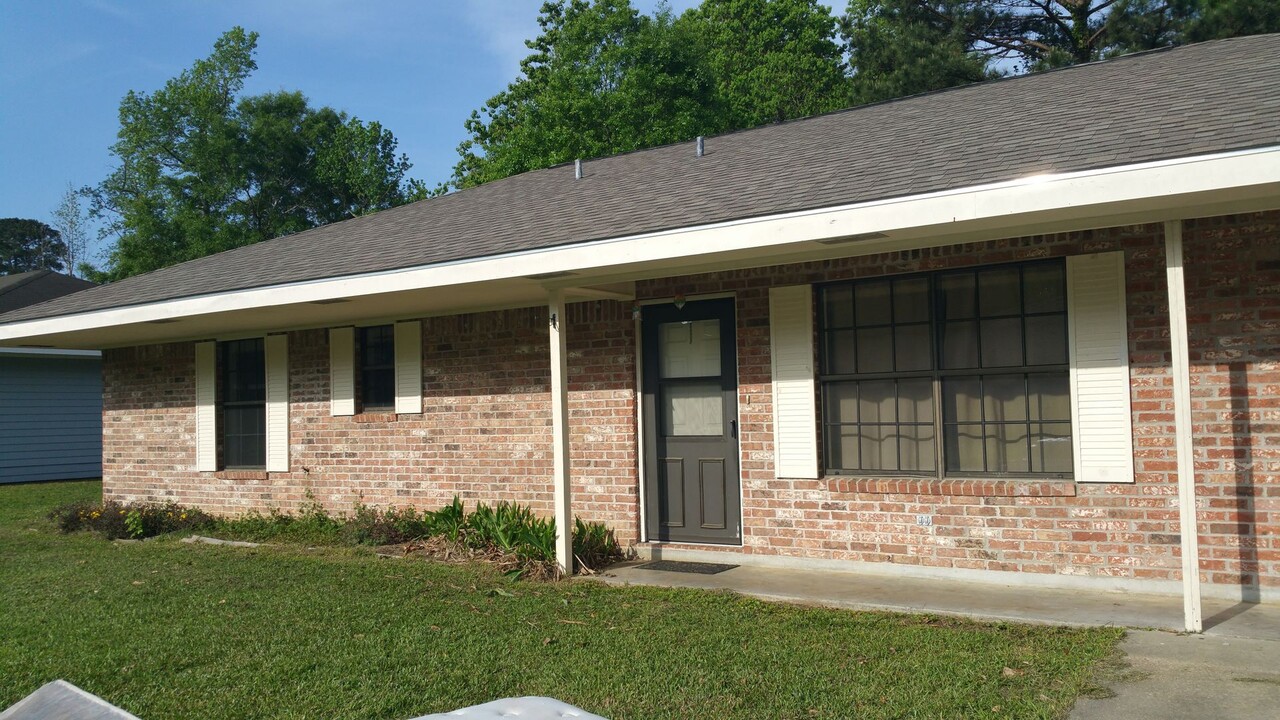 1622 Byron Dr in Rosepine, LA - Building Photo