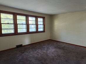 5512 N 52nd St-Unit -5512A-upper in Milwaukee, WI - Building Photo - Building Photo