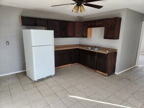 407 W Mable St in Odessa, TX - Foto de edificio - Building Photo