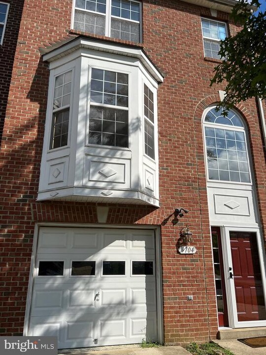 9704 Memphis Pl in Waldorf, MD - Foto de edificio