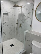 330 NE 42nd Ct in Oakland Park, FL - Building Photo - Building Photo