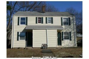 29 Woodlawn Cir in East Hartford, CT - Foto de edificio