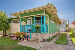 4511 Avenue Q in Galveston, TX - Building Photo
