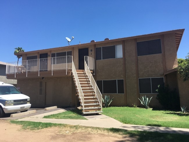3308 W Loma Ln in Phoenix, AZ - Foto de edificio - Building Photo