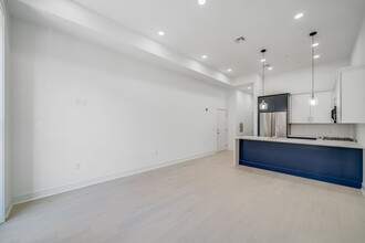 615 Hudson St in Hoboken, NJ - Building Photo - Interior Photo