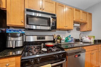 16 Sewall St, Unit 2 in Boston, MA - Foto de edificio - Building Photo