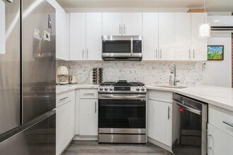 1028 Hudson St in Hoboken, NJ - Building Photo - Building Photo