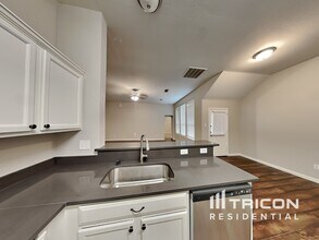 102 Oak Hollow Ln in Red Oak, TX - Foto de edificio - Building Photo