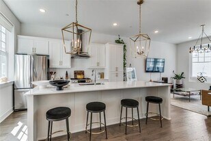 645 N Tyler St in Dallas, TX - Building Photo