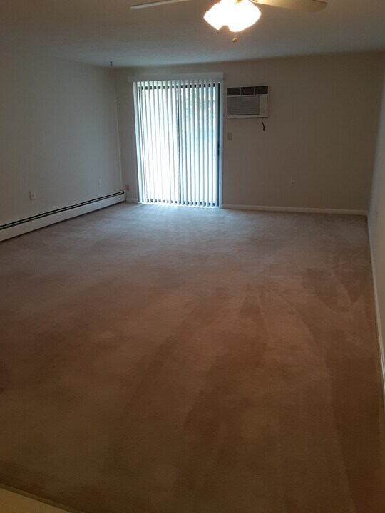 2 New Haven Dr in Nashua, NH - Building Photo