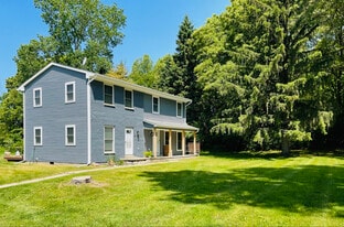 5540 Bentley Lake Rd in Howell, MI - Building Photo