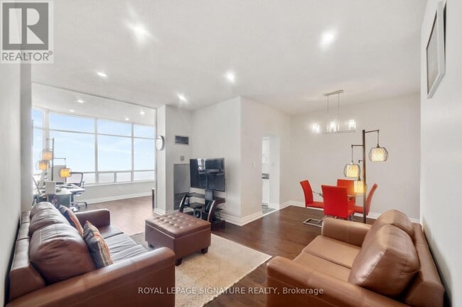 550 Webb Dr in Mississauga, ON - Building Photo - Building Photo