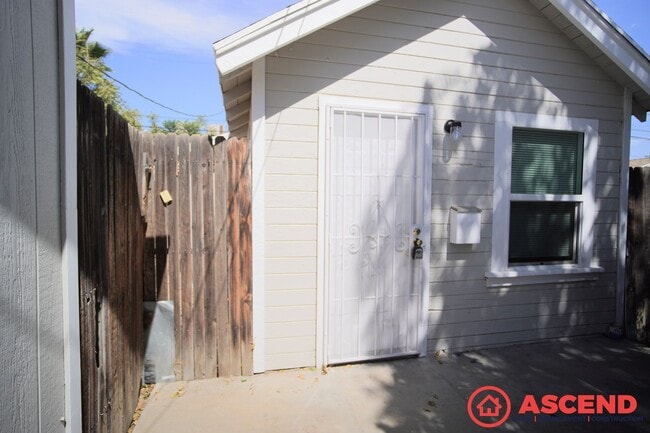 412 El Tejon Ave in Bakersfield, CA - Building Photo - Building Photo