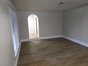3008 Tipps Dr in Nederland, TX - Building Photo - Building Photo