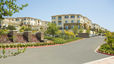 Bella Vista At Warner Ridge in Woodland Hills, CA - Building Photo - Building Photo