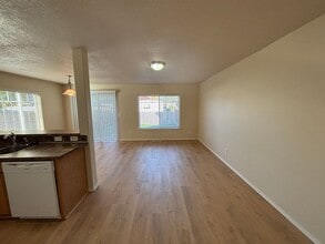 4121 Geranium Loop NE in Salem, OR - Building Photo - Building Photo