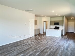 1218 Guthrie Farms Blvd in Guthrie, OK - Building Photo - Building Photo