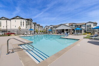 Solace at Rainier Ridge in Puyallup, WA - Foto de edificio - Building Photo