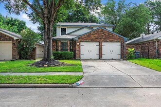7752 High Village Dr in Houston, TX - Building Photo - Building Photo