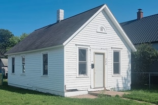 208 N 15th St in Escanaba, MI - Building Photo