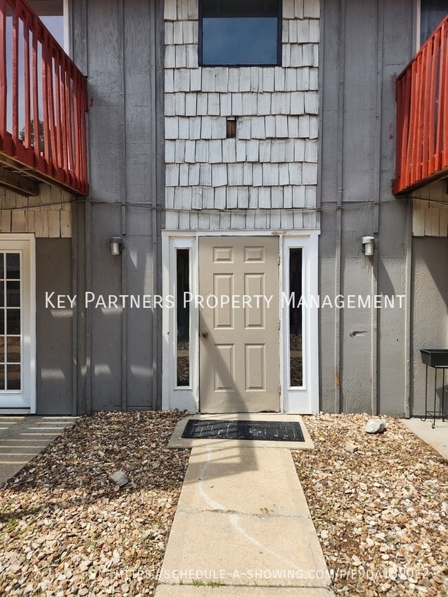 130 Warner Ave in Bonner Springs, KS - Building Photo - Building Photo