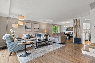 Fox Forest Townhomes in Plymouth, MN - Building Photo