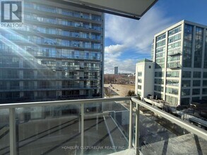 90 Stadium Rd in Toronto, ON - Building Photo - Building Photo