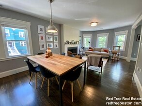 55 Eliot Cres, Unit 2 in Chestnut Hill, MA - Foto de edificio - Building Photo