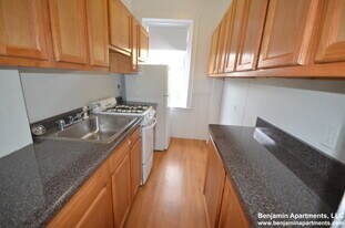 1824 Beacon St, Unit 8 in Brookline, MA - Building Photo