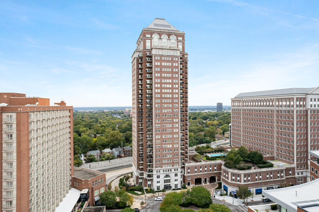 The Plaza in Clayton Residences in Clayton, MO - Foto de edificio