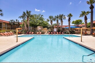 The Palms on Lamar in Austin, TX - Foto de edificio - Building Photo