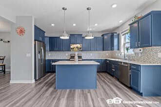 1225 Maple Ln in Carver, MN - Foto de edificio - Building Photo