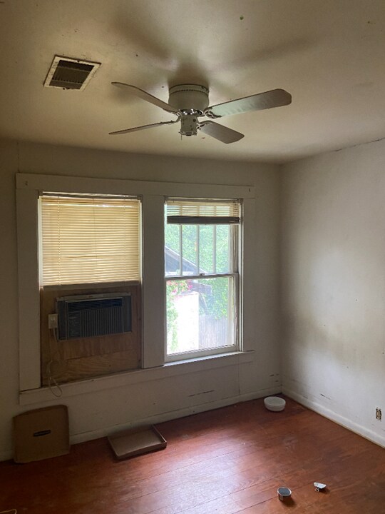 636 Preston St in Columbus, TX - Foto de edificio