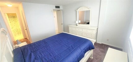 1009 N Ocean Blvd, Unit 411 in Pompano Beach, FL - Foto de edificio - Building Photo